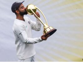 Virat-Kohli-with-the-Border-Gavaskar-Trophy-that-India-have-held-since-2017