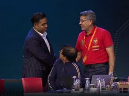 MI’s Akash Ambani acknowledges RCB’s decision of not using RTM on Will Jacks with a firm handshake during the IPL Auction