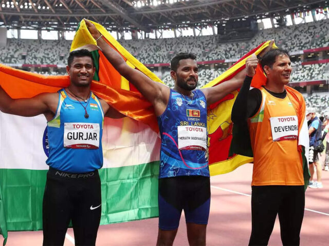 Devendra and Sundar with medals