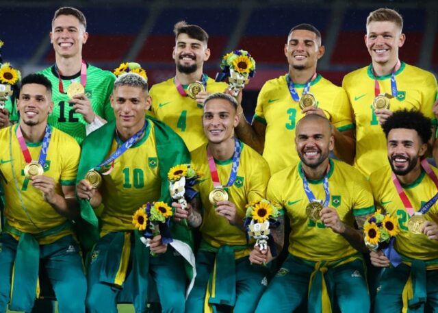 Soccer Football - Men's Team - Medal Ceremony