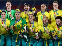 Soccer Football - Men's Team - Medal Ceremony