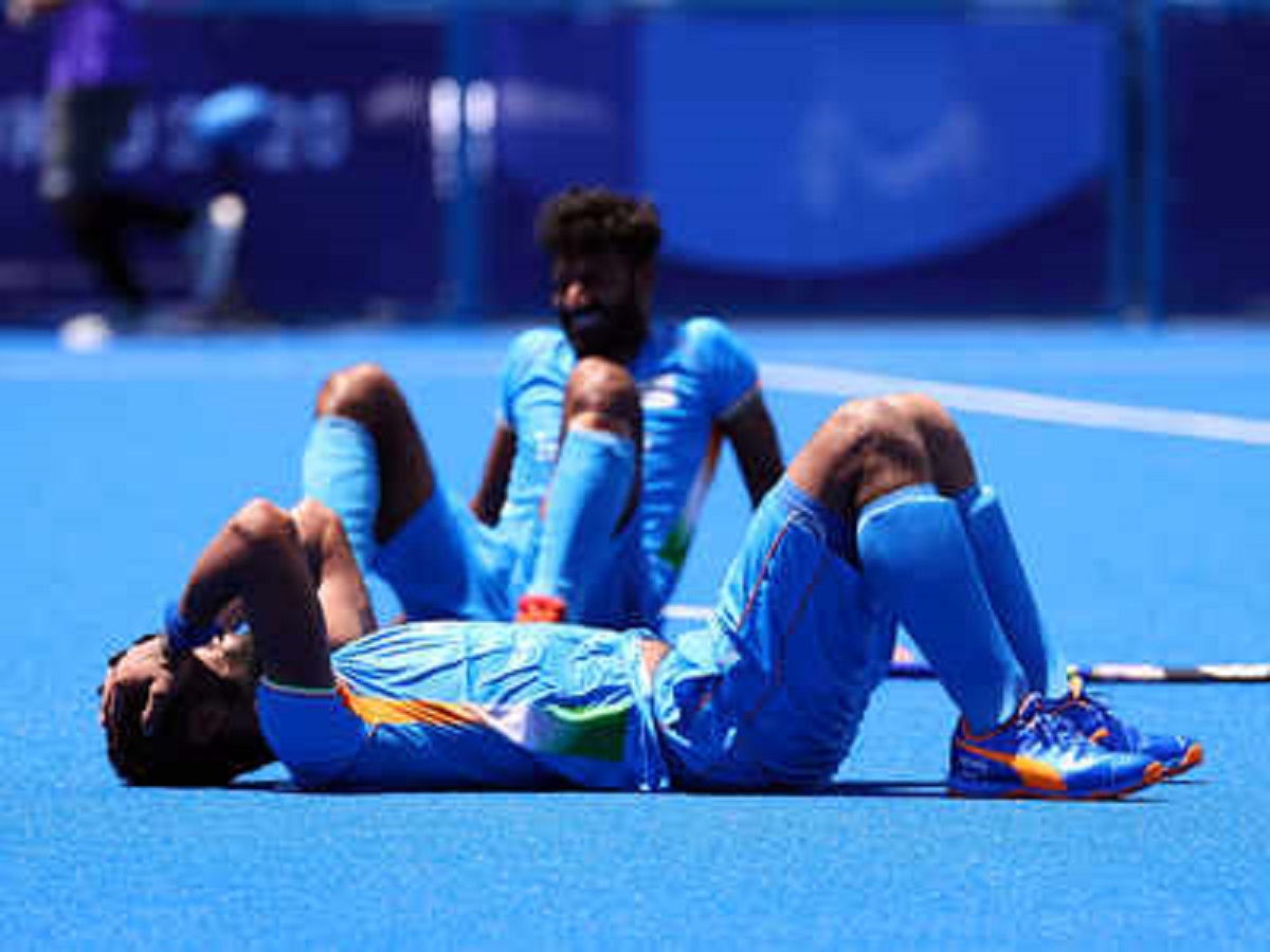 Dejected Indian Players after the loss.