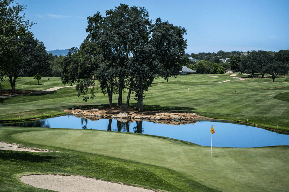 Golf Getaways: Photo by Edewaa Foster on Unsplash