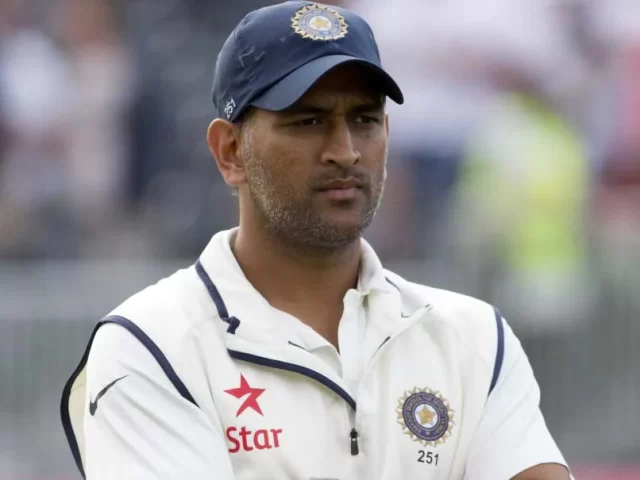Sunil Gavaskar on MS Dhoni: लीजेंड बल्लेबाज सुनील गावस्कर ने बिना नाम लिए धोनी की कप्तानी पर साधा बड़ा निशाना, कह दी ये चौंकानें वाली बात